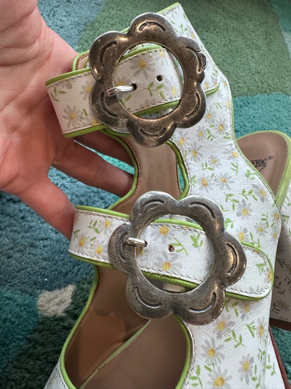 Fluevog NEARLY NEW Picnic Charleson white/green daisies buckle platform sandal-9 - Picture 12 of 16